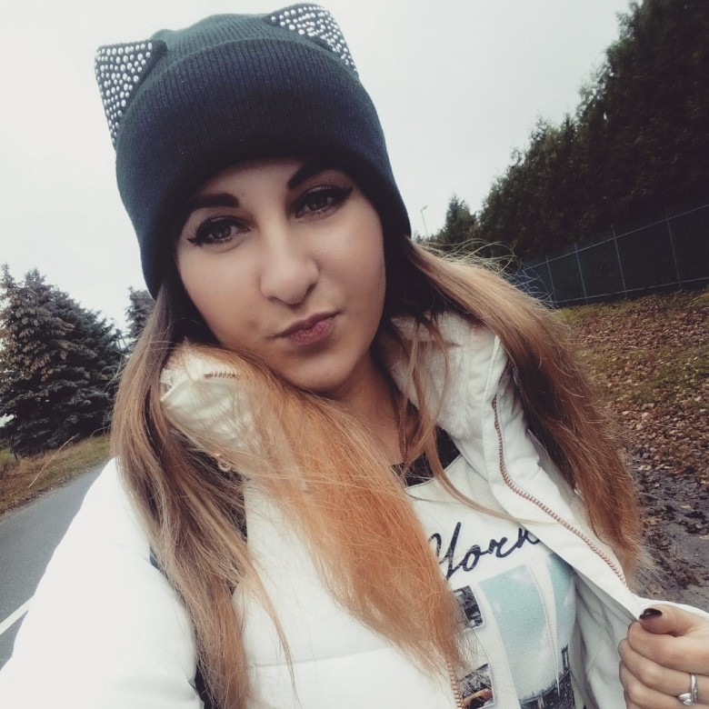 Alina Khomik (AlinaKhomik)