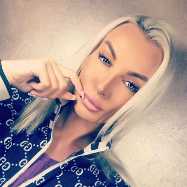 Yana Martini (YanaMartini)