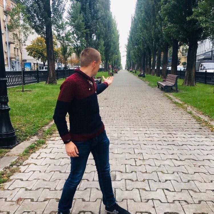 Саша Карась (СашаКарась)