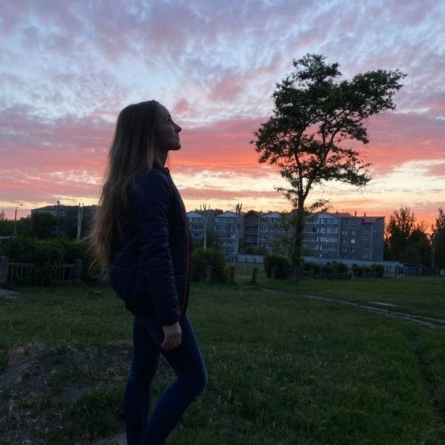 Ксюша Иванова (КсюшаИванова)